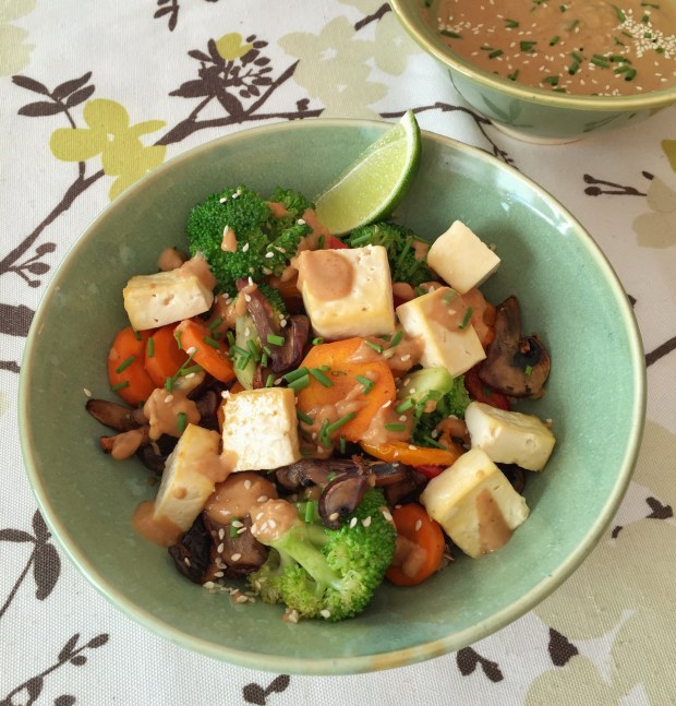Tofu peanut bowl