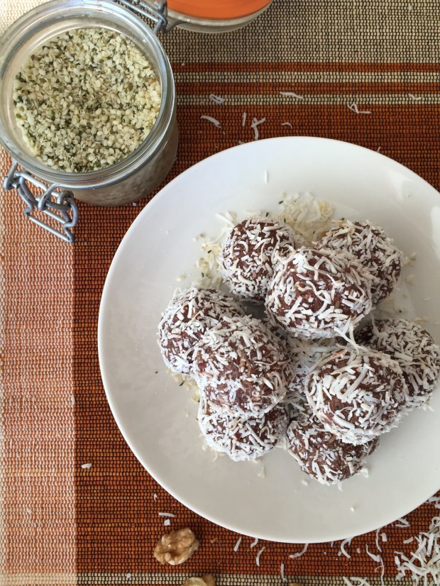 energy-balls-top-with-jar